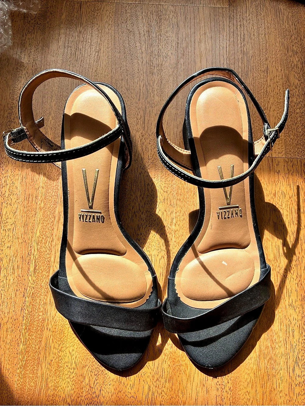 Vizzano Ankle Strap Block Heel Sandal Sandals Black. Perfect condition. Brasil